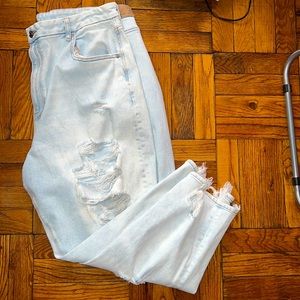 NWOT American Eagle curvy mom jean size: 22 Short